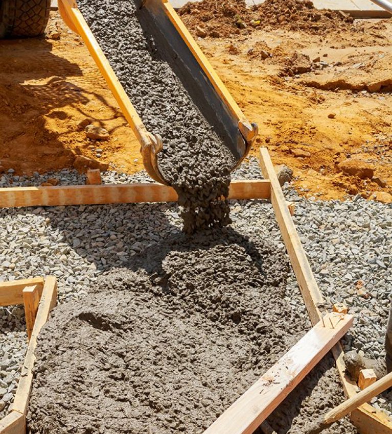 Pouring cement concrete process to apartment building