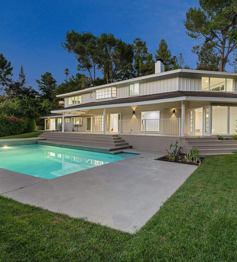 Luxurious Los Angeles remodeled residence with a pool